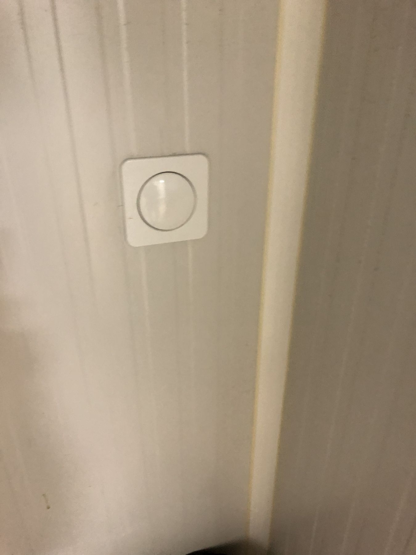Bouche d'extraction de VMC au plafond